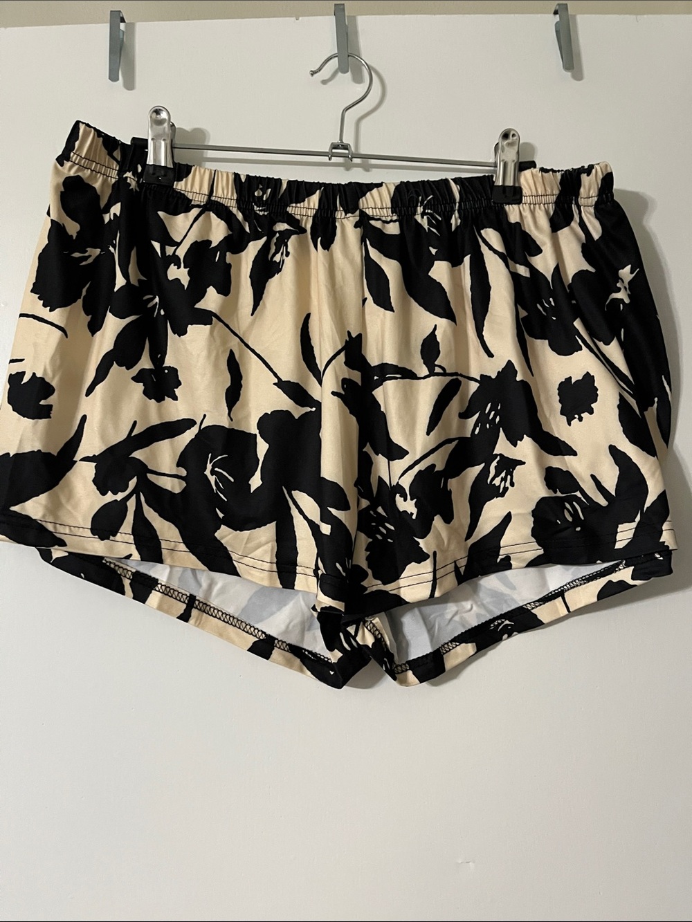 Women's Black Floral Print Shorts - Unbranded